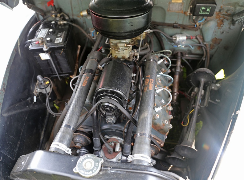 1941_Ford_V8-11A_flathead_engine_in_a_Super_DeLuxe.jpg